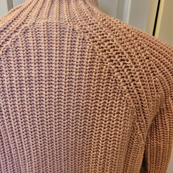 GAP pink turtleneck sweater size M. - Picture 5 of 7
